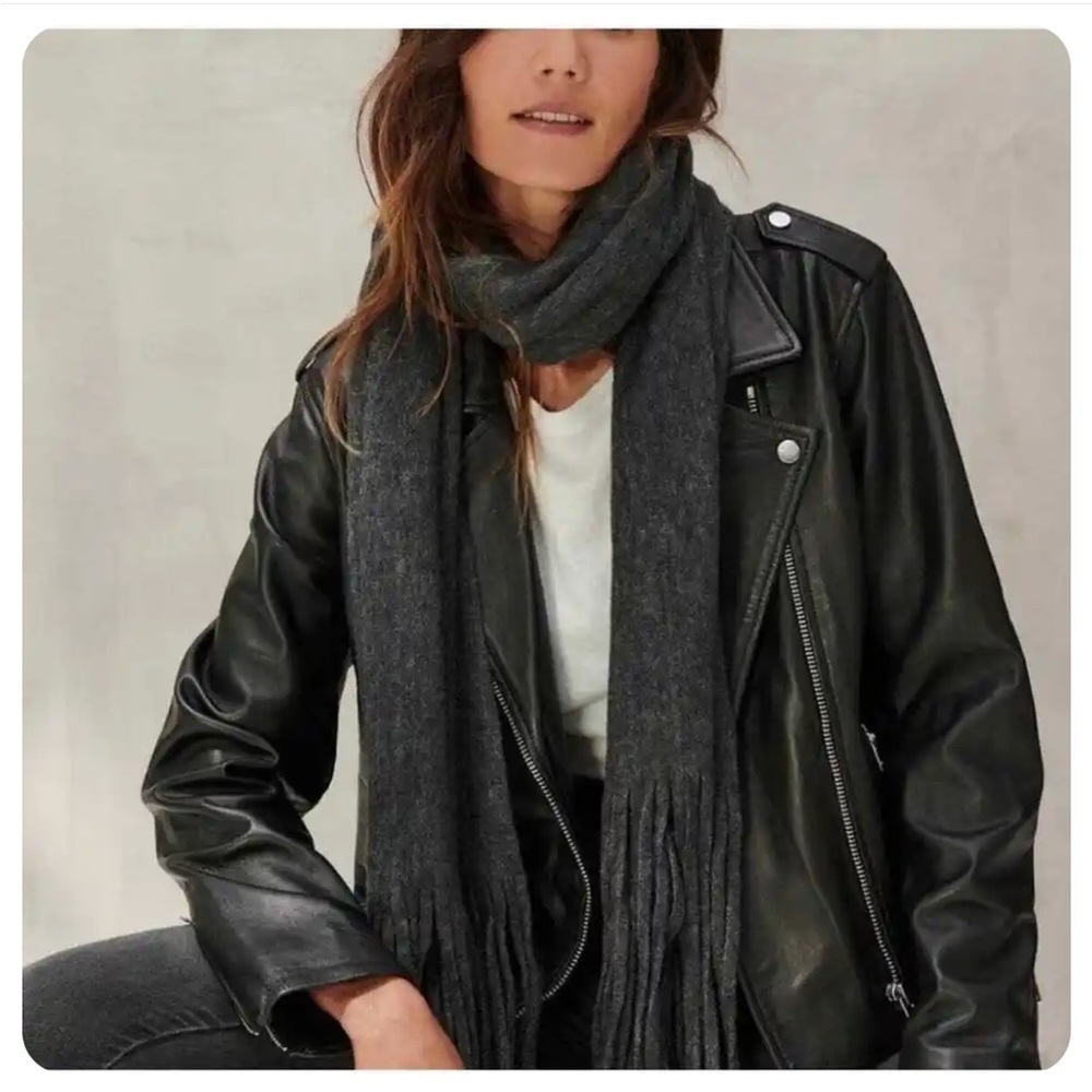 Lucky Brand Super Warm Gray Scarf With Fringe New 1586